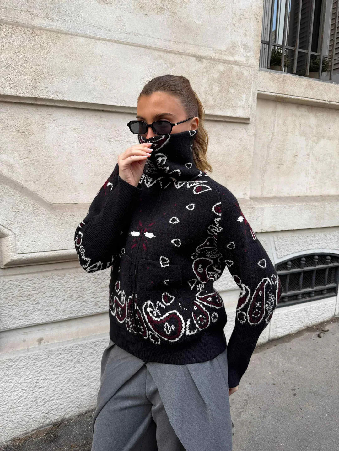 Aitana – Jersey de punto con cuello alto y cremallera