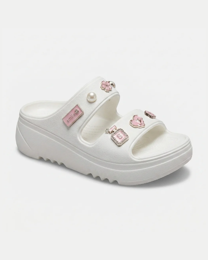 Perla | Sandalias de Plataforma con Pines Decorativos