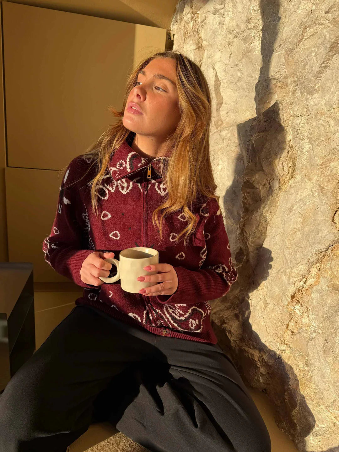 Aitana – Jersey de punto con cuello alto y cremallera