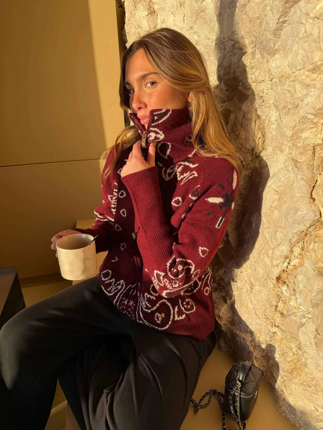 Aitana – Jersey de punto con cuello alto y cremallera