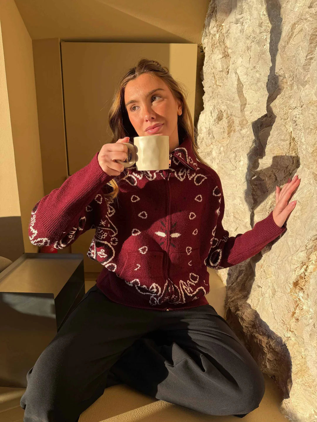 Aitana – Jersey de punto con cuello alto y cremallera