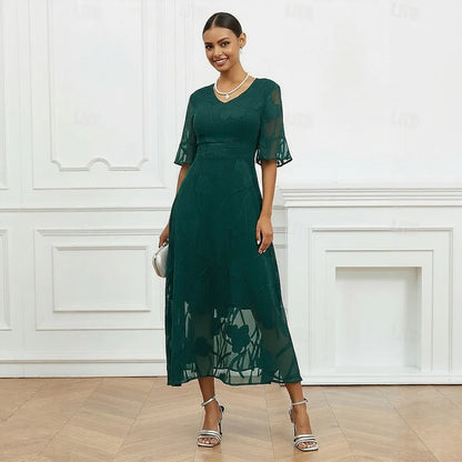 Celira | Vestido con diseño floral sofisticado