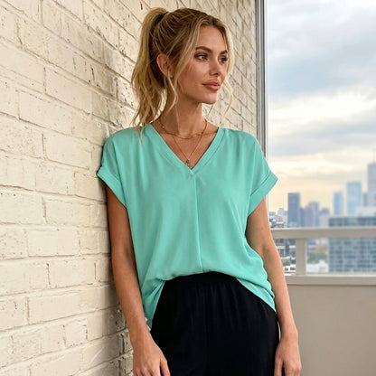 Nora - Blusa con escote en V y espalda plisada