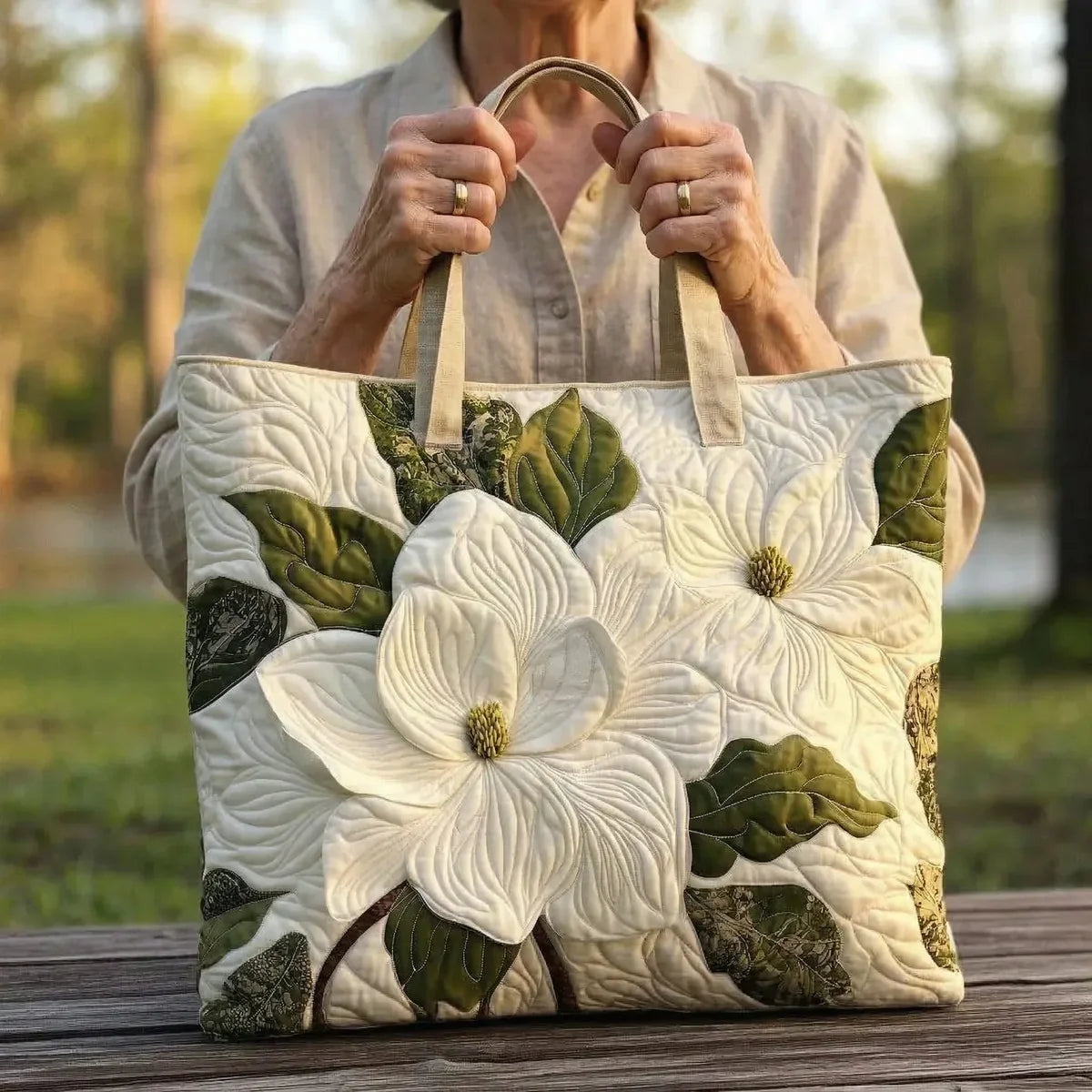 Bolso artesanal acolchado - Lirii blancos elegantes