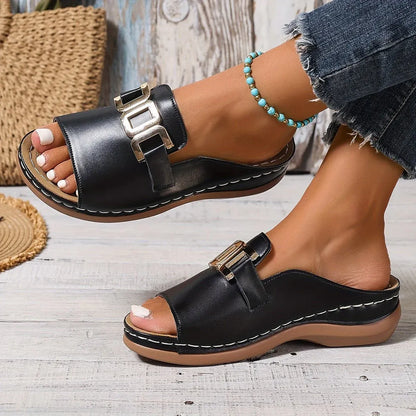 Lola - Sandalias con Tira Ancha y Hebilla