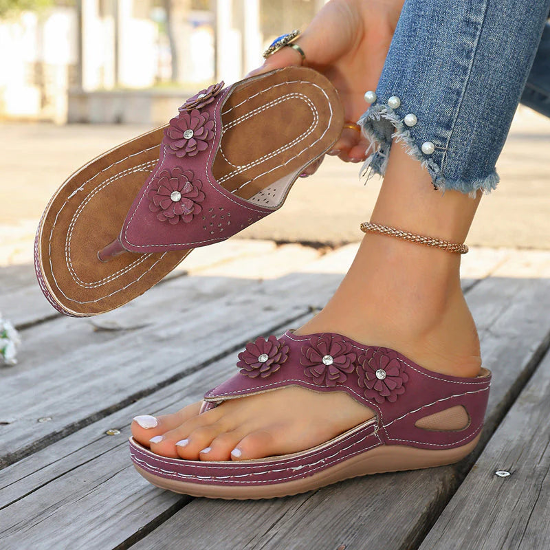 Bruna - Sandalias de tiras con cuña floral